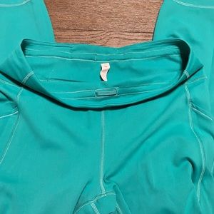 Lululemon invigorate crop 23”